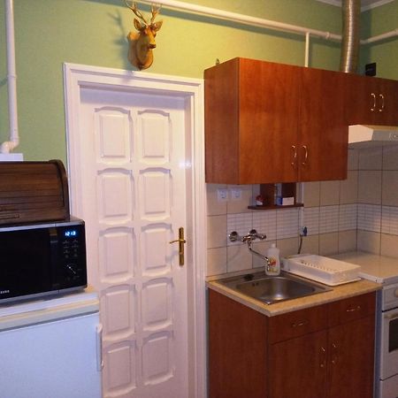 Szivarvany Apartman Gyula Exteriör bild