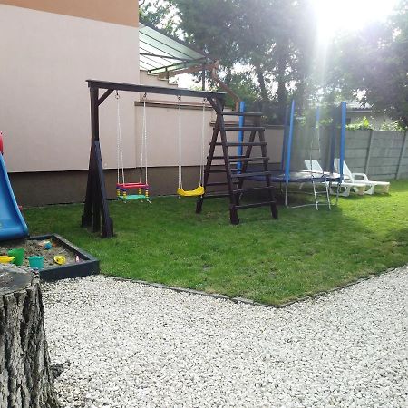 Szivarvany Apartman Gyula Exteriör bild