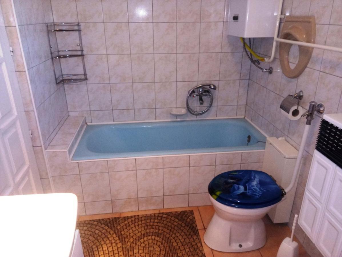 Szivarvany Apartman Gyula Exteriör bild