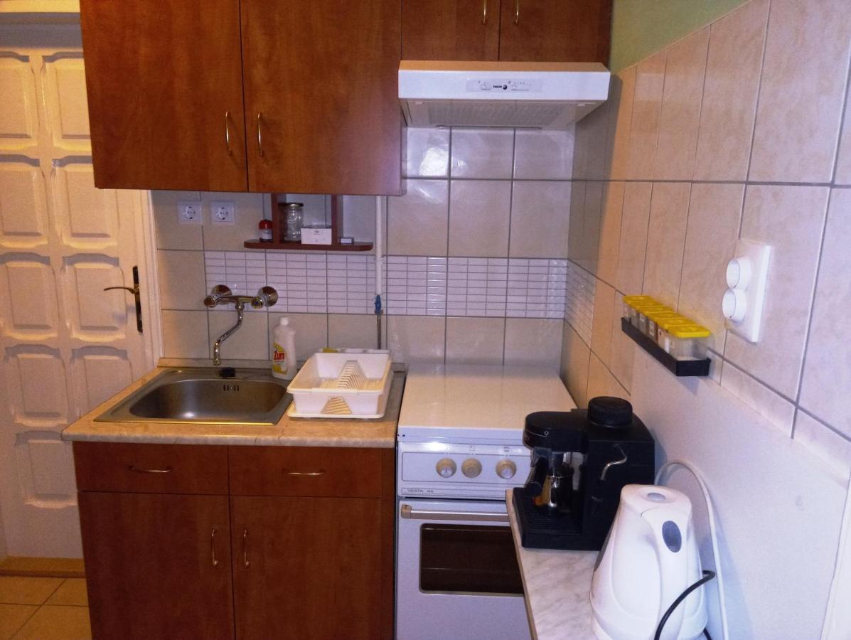 Szivarvany Apartman Gyula Exteriör bild