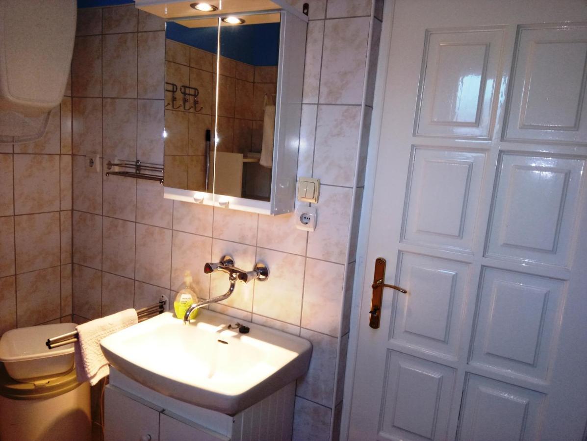Szivarvany Apartman Gyula Exteriör bild