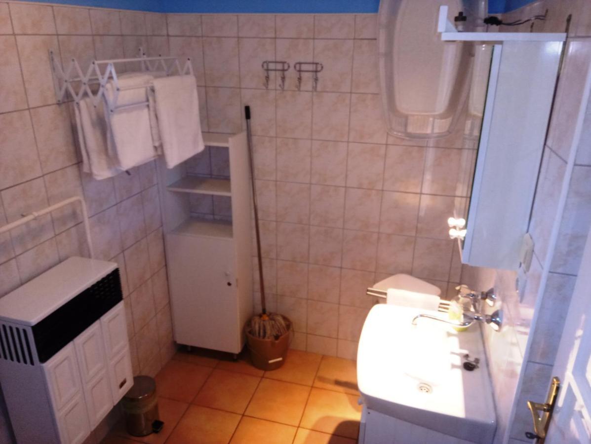 Szivarvany Apartman Gyula Exteriör bild