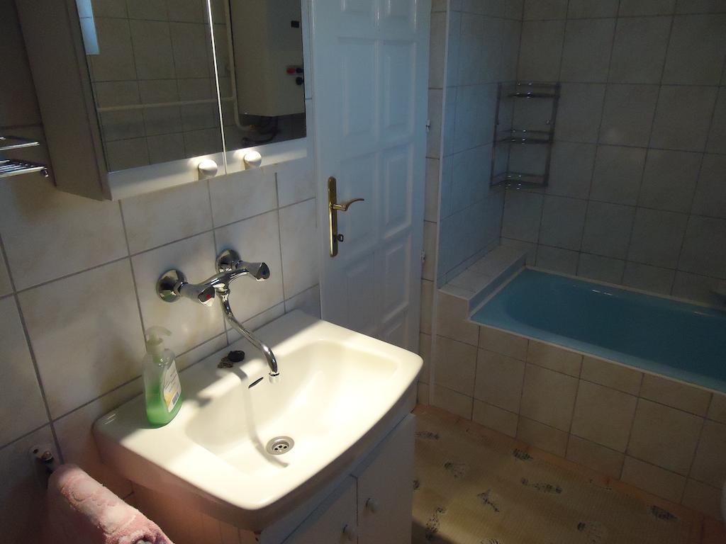 Szivarvany Apartman Gyula Rum bild